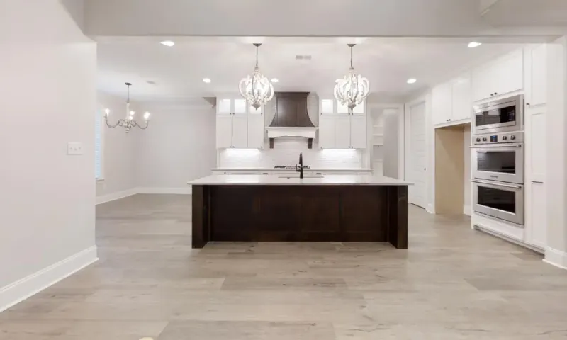 kitchen floor plan maximizes space around appliances.